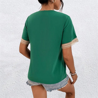 Bluse med V-Hals | Elegant Blondedetaljer | Let og Stilfuld l Vanero