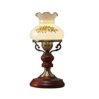 Bordlampe Med Blomstret Glasskærm | Messing Og Træ Konstruktion | E27 Indendørs Belysning Til Stuer Og Læsehjørner | Vanero