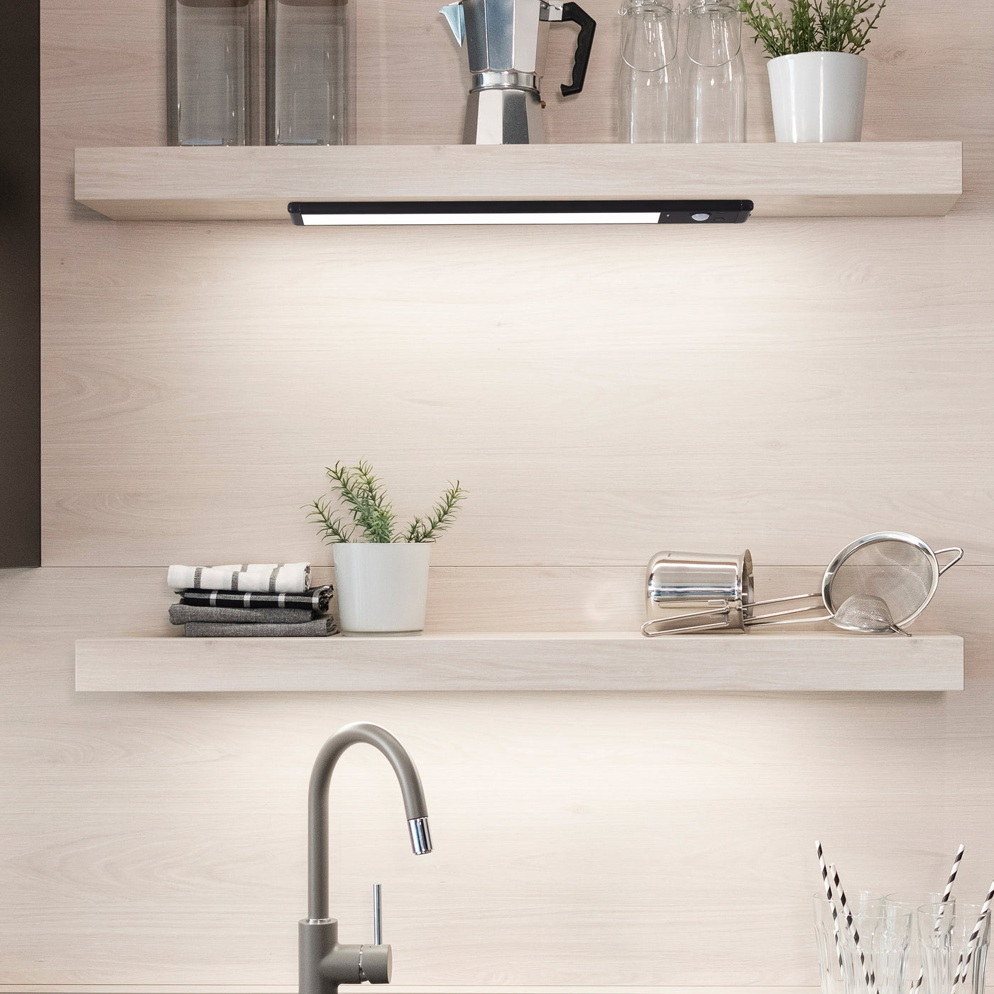 EasyBeam Trådløs Skabslampe med Sensor | Sort | Vanero