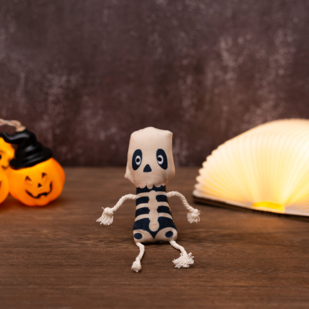 Halloween Kattelegetøj med Katteurt | Kranieformet Plyschdesign | Interaktivt Legetøj Til Indendørs Leg & Sæsonbrug | Vanero