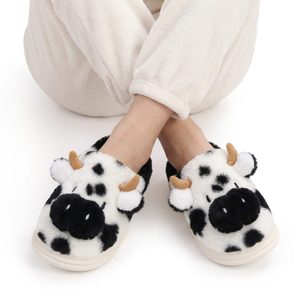 Husko Med Ko-Motiv I Kunstpels | Plushfor & Struktureret EVA-Sål | Slip-On Indendørs Husko Med Dekorative Detaljer | Vanero