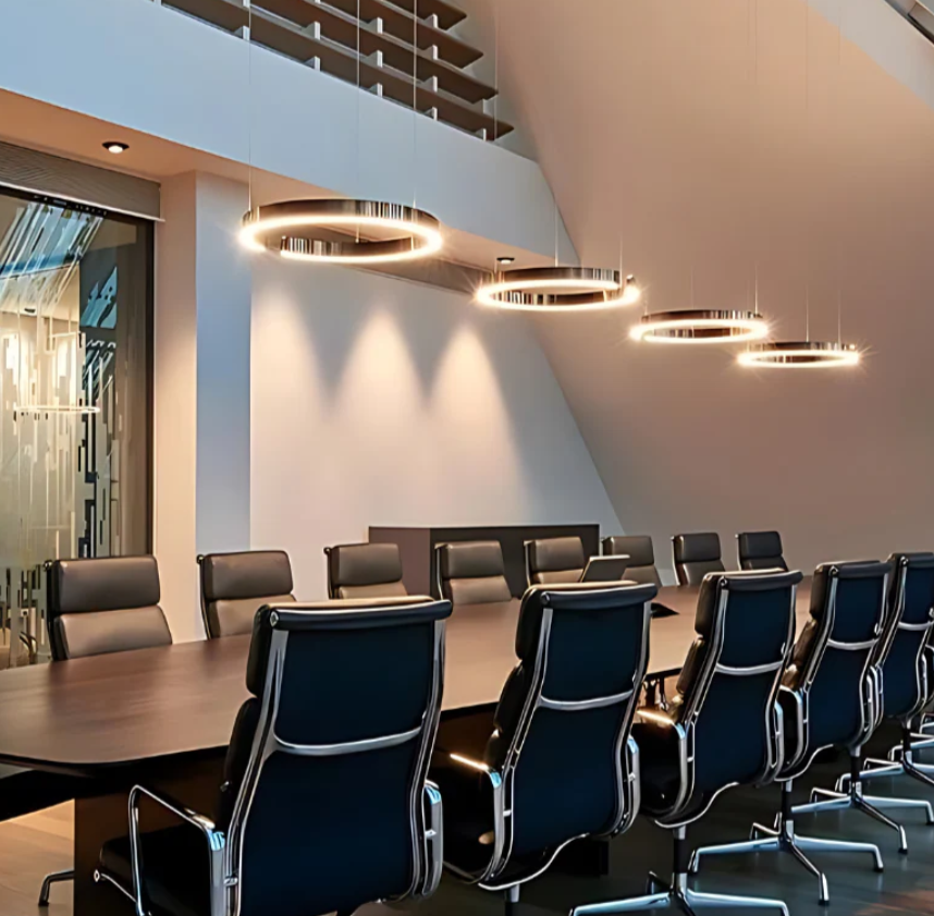 LumaVerse | Elegant Justerbar Loftslampe Hvid Sort | Vanero