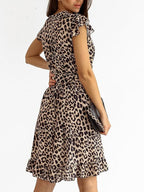 Dame Minikjole Let Tekstilmateriale | Løs Pasform Slå-Om Kjole | Leopardprint Med Flæsekant Til Sommerarrangementer | Vanero