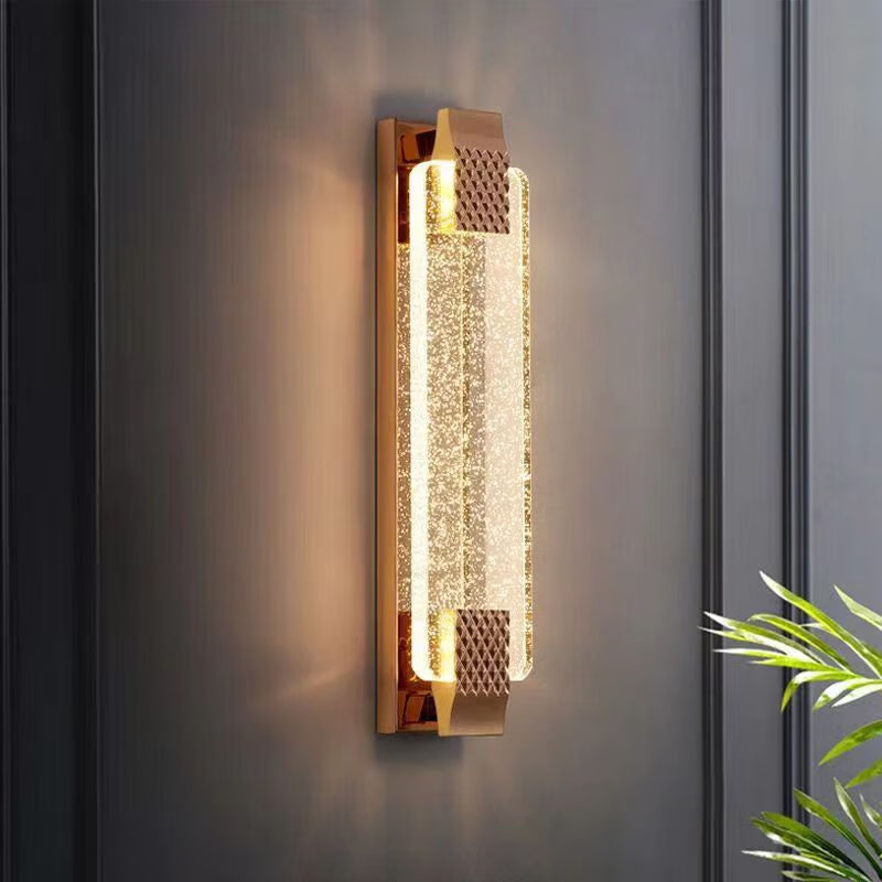 Væglampe Med Krystal Og Metal | Integreret LED I Lodret Design | Indendørs Vægbelysning Til Gange Og Opholdsrum | Vanero