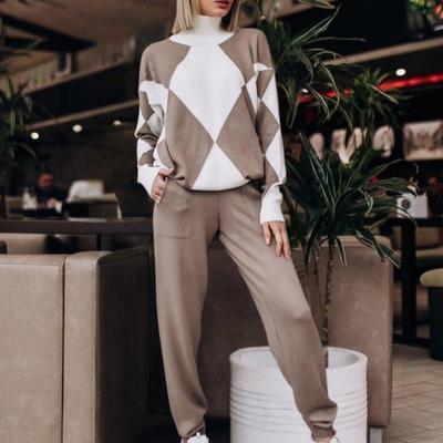 Maryana | Sæt med Sweater og Bukser til Kvinder Eksklusivt Beige Loungetøj | Vanero