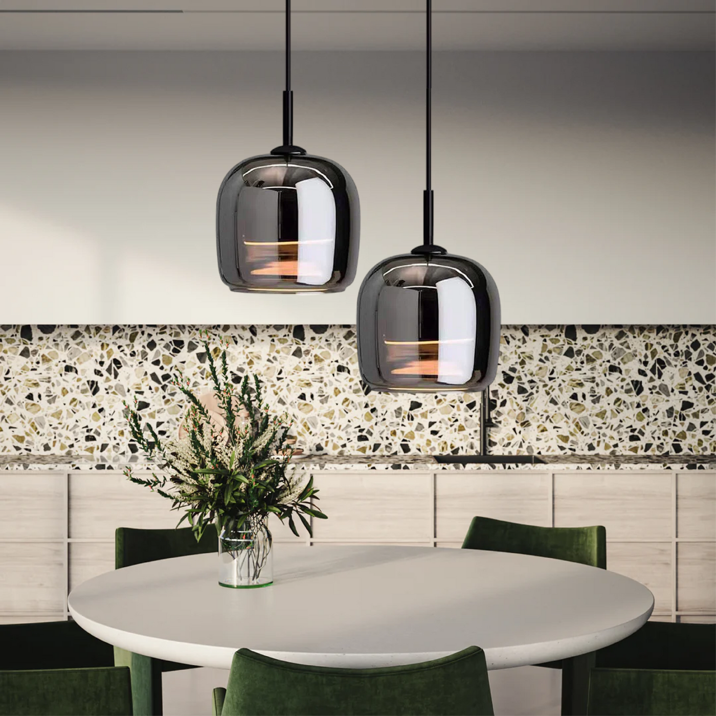 Nordisk l pendellampe i sort glas l Vanero