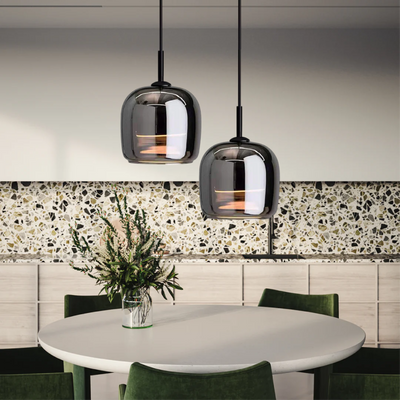 Nordisk l pendellampe i sort glas l Vanero
