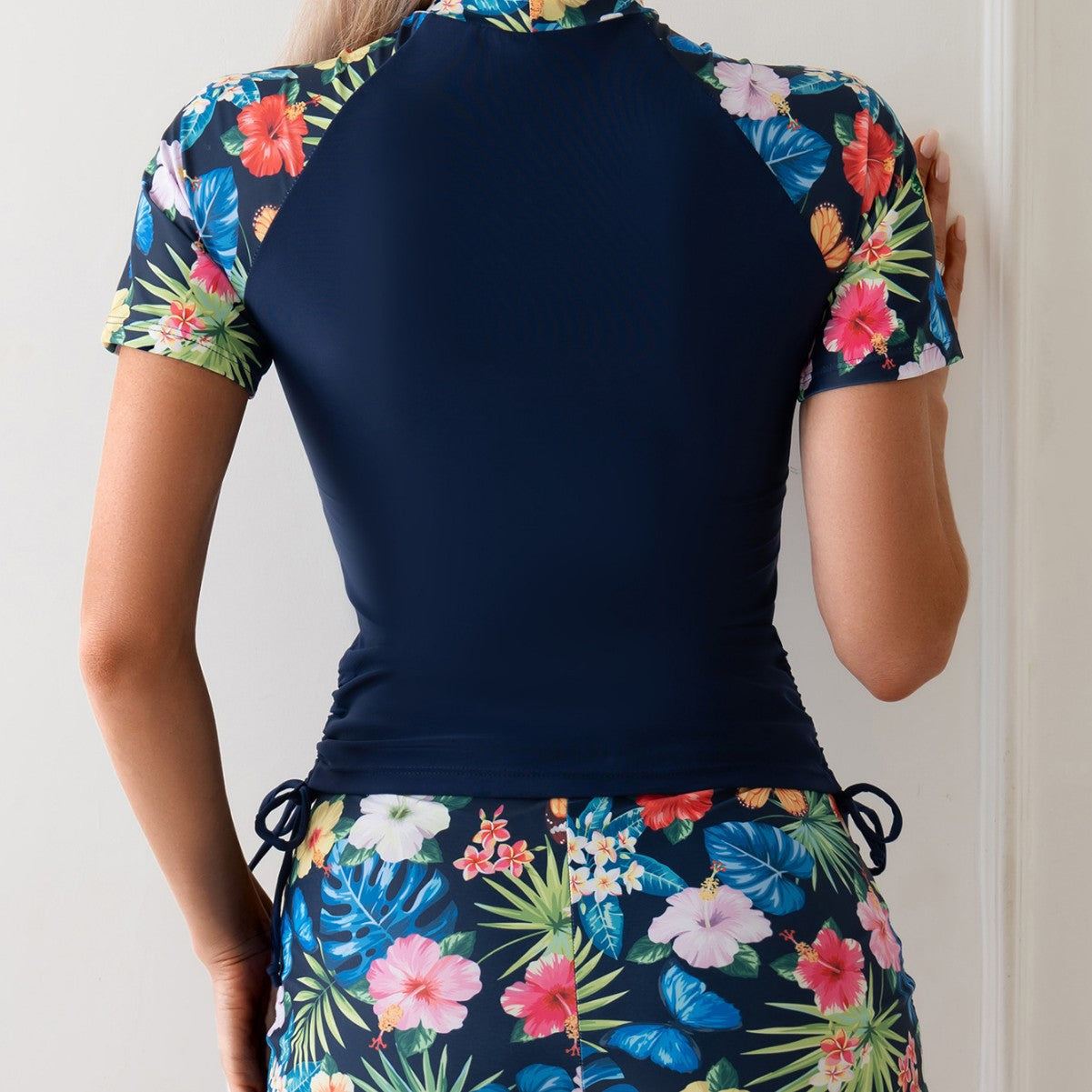 Dame UV Beskyttelse Badetøj Sæt Med Blomsterdesign Og Sporty Pasform | Funktionelt Og Moderne | Vanero