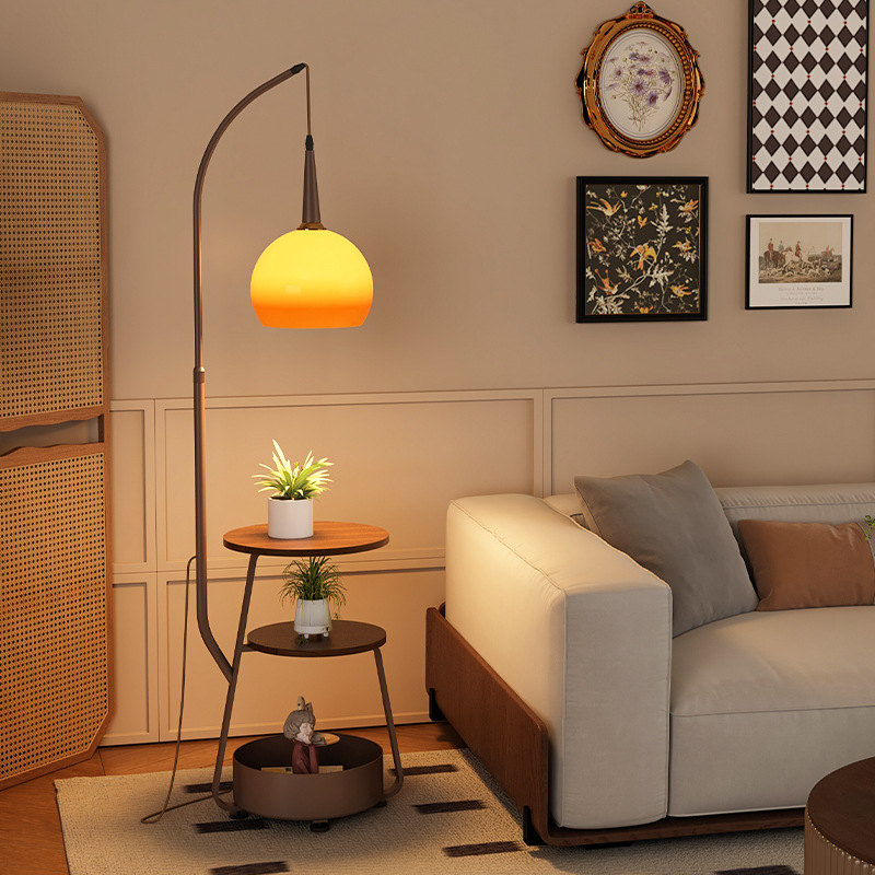 Bordlampe i Glas og Metal | LED Bordlampe med Bauhaus-Inspireret Design | Indendørs Bordbelysning | Vanero