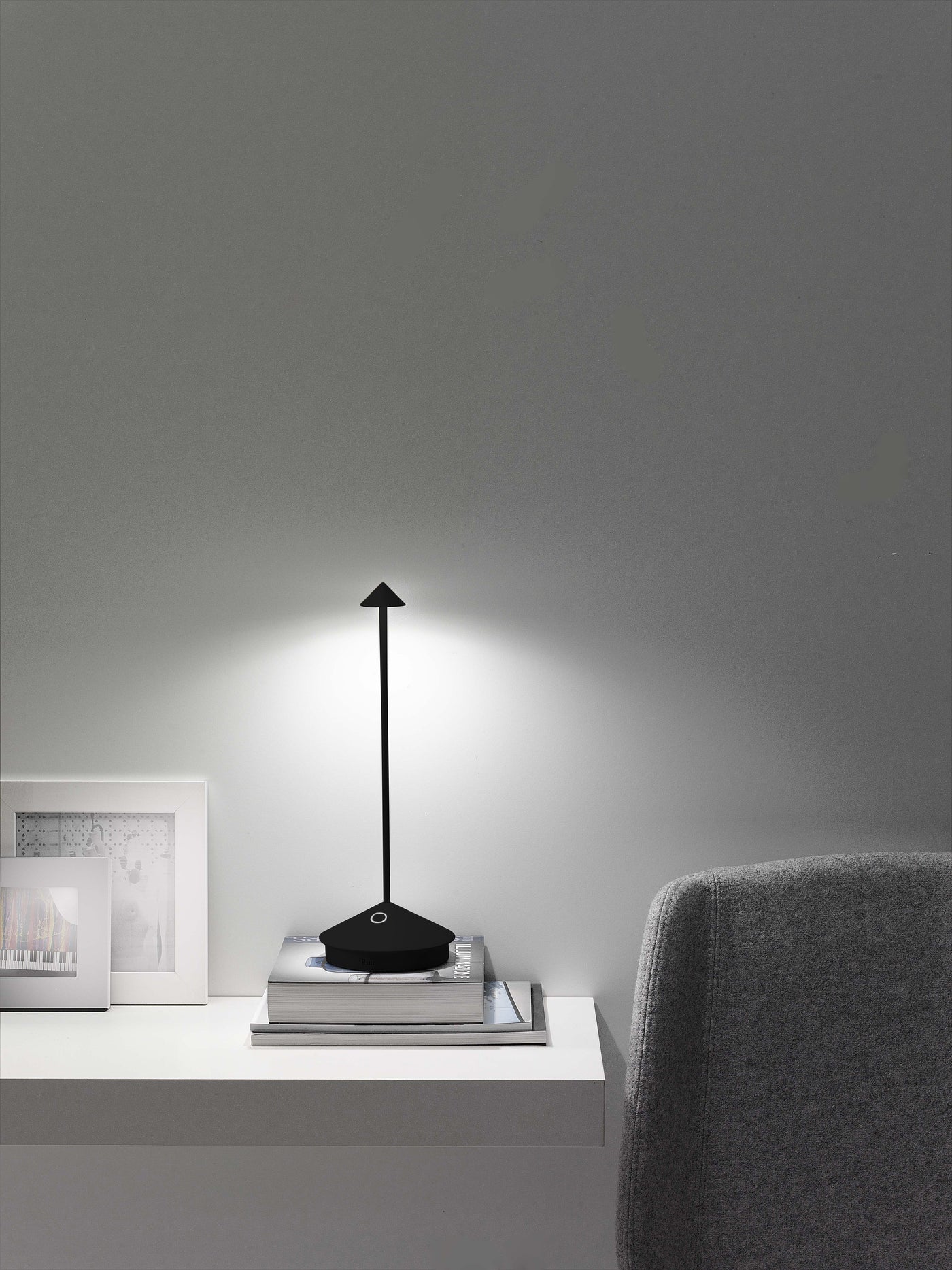 Lumiéluxe | Trådløs LED Bordlampe med Genopladeligt Batteri og Bærbart Design | Vanero