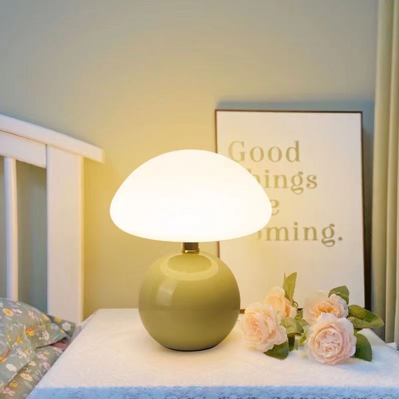Champignon Bordlampe Med Justerbare LED Lysfarver | Bordlampe I Keramik Og PVC Til Indendørs Belysning | Vanero
