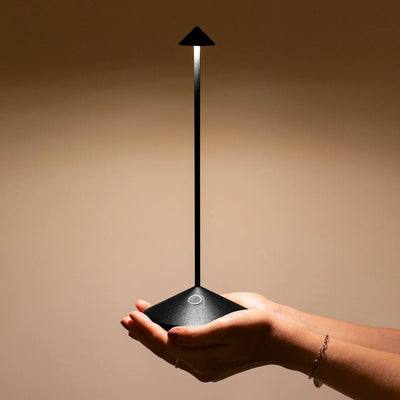 Lumiéluxe | Trådløs LED Bordlampe med Genopladeligt Batteri og Bærbart Design | Vanero