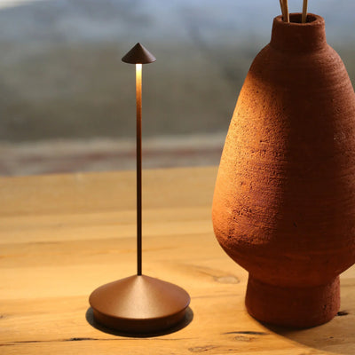 Lumiéluxe | Trådløs LED Bordlampe med Genopladeligt Batteri og Bærbart Design | Vanero