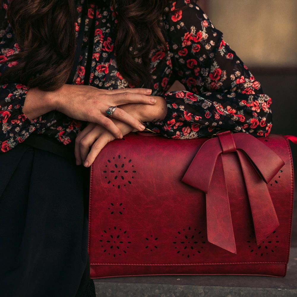 Skuldertaske Struktureret Materiale | Kompakt Pasform Crossbody Taske | Sløjfedetalje Design Til Hverdagsbrug & Anledninger | Vanero