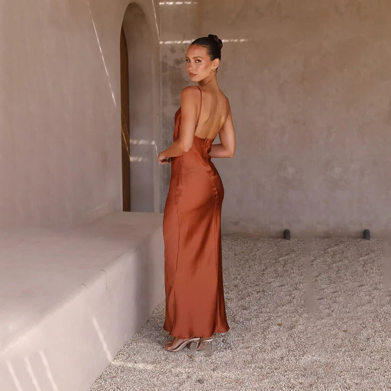 Klara | Satin Maxi Kjole med Cowl Neck l Vanero
