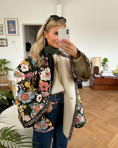 Blomstret Reversibel Jakke | Varme og Stil i Ét | Boheme-Design l Vanero