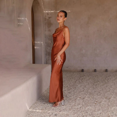 Klara | Satin Maxi Kjole med Cowl Neck l Vanero