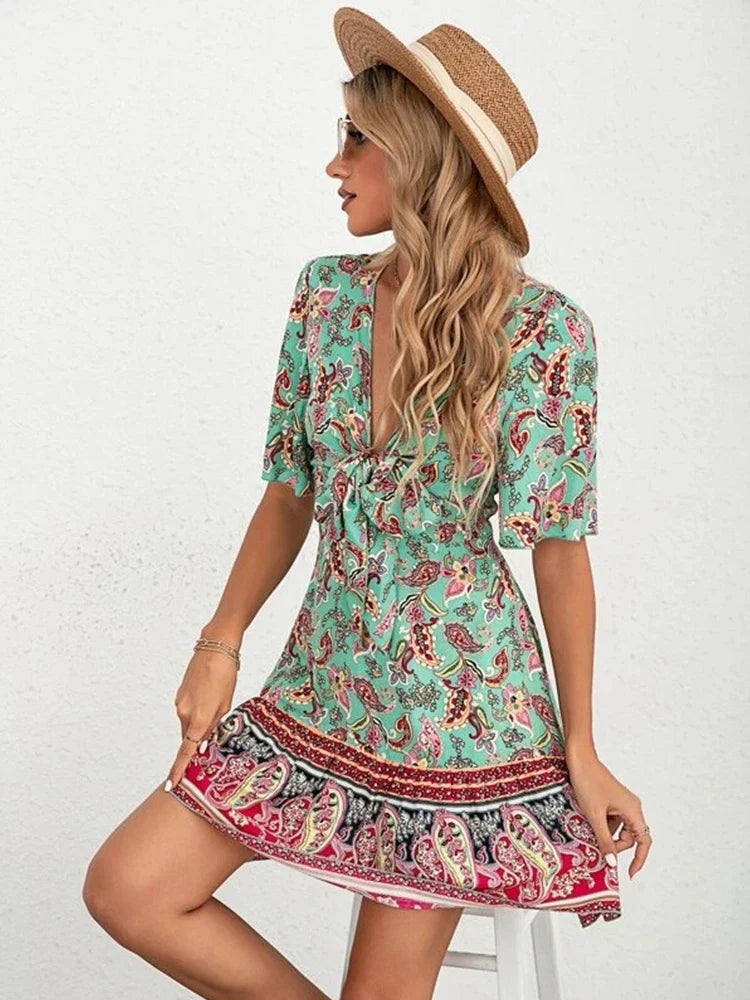 Delia | Stilfuld Paisley-Print Kjole med Bindebånd l Vanero