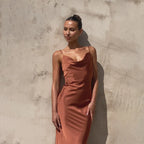 Damekjole Satinmateriale | Regular Fit Maxikjole | Cowl Neck Design til Arrangementer & Fritidsbrug | Vanero