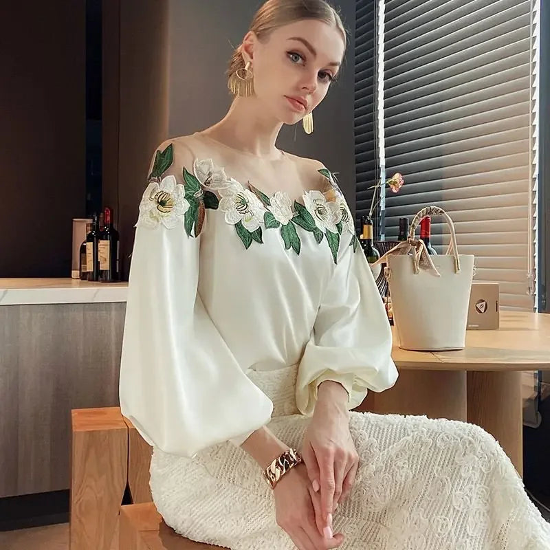 Satinbluse l Elegant broderet skjorte l Vanero