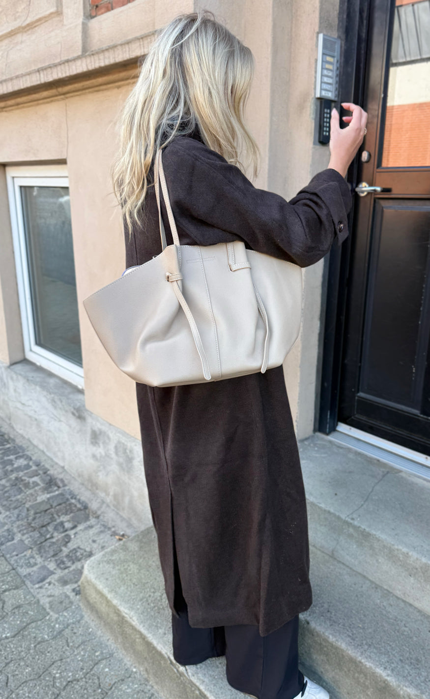 Tote Taske Vegansk PU-Læder | Struktureret Pasform Bæretaske | Rummeligt Hovedrum Til Arbejde Hverdagsbrug & Pendling | Vanero