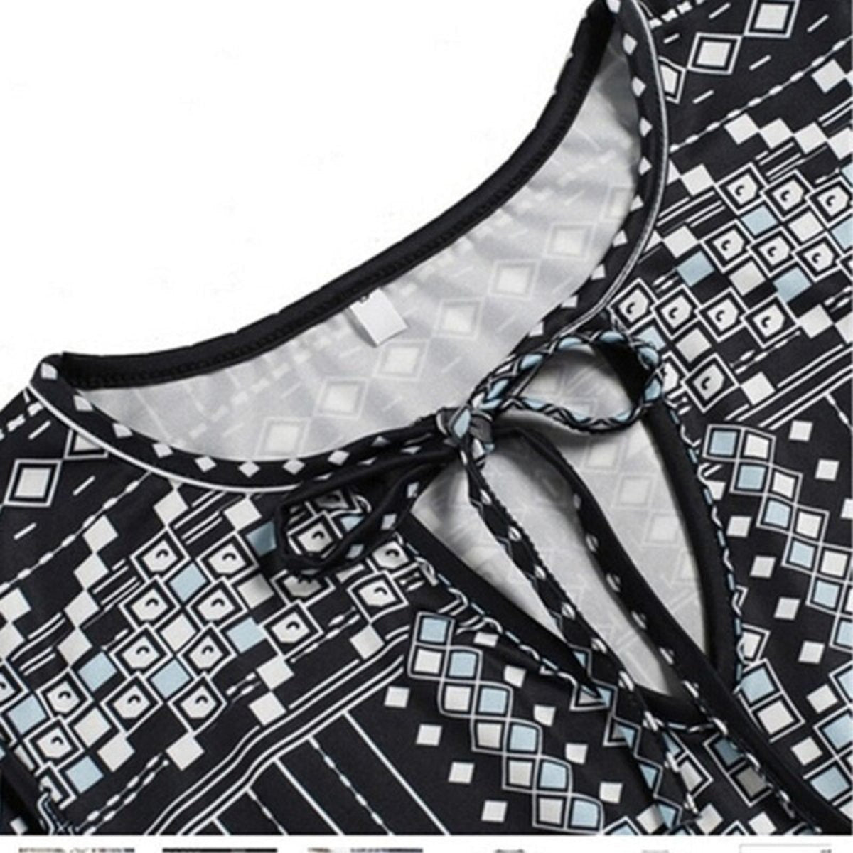 Dame Playsuit | Geometrisk Print Design | V-Hals Kortærmet Jumpsuit | Ferie & Hverdagsbrug | Vanero