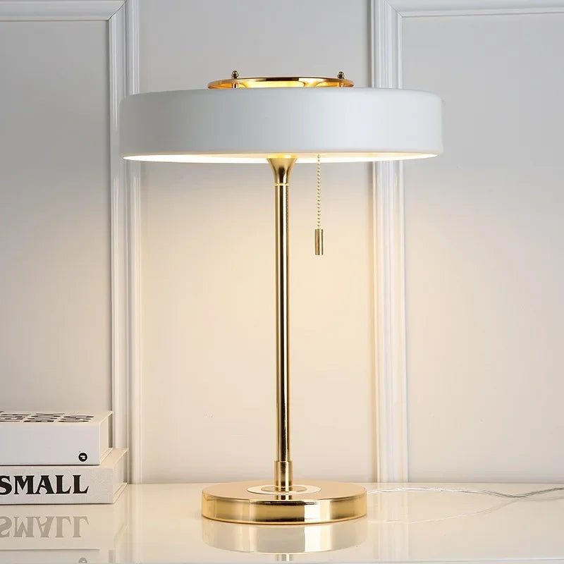 Nordella | Moderne Nordisk Sengelampe med Elegant Blødt Skær | Vanero
