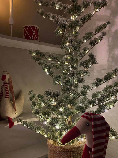 Cedertræ med sne - Ink LED lyskæde | 170 cm | Vanero