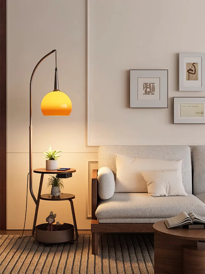 Bordlampe i Glas og Metal | LED Bordlampe med Bauhaus-Inspireret Design | Indendørs Bordbelysning | Vanero
