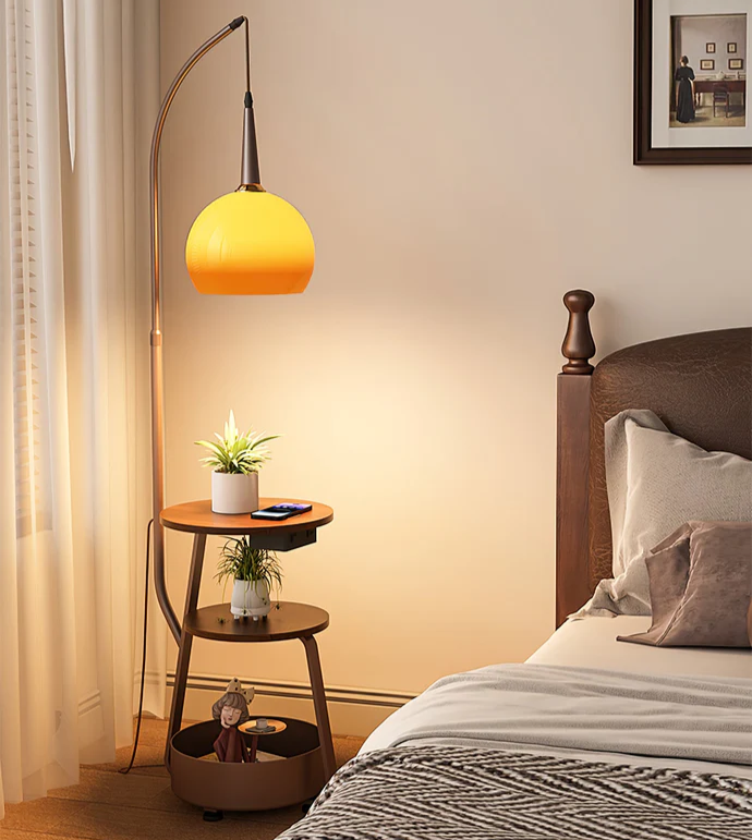 Bordlampe i Glas og Metal | LED Bordlampe med Bauhaus-Inspireret Design | Indendørs Bordbelysning | Vanero