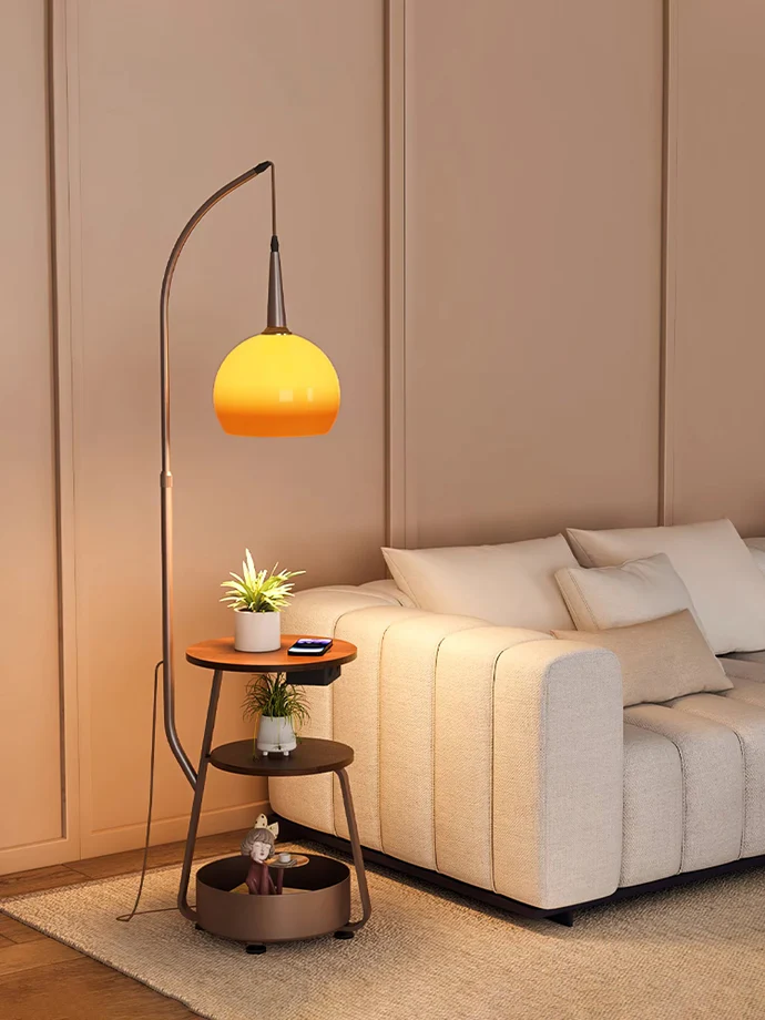 Bordlampe i Glas og Metal | LED Bordlampe med Bauhaus-Inspireret Design | Indendørs Bordbelysning | Vanero