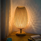 Bordlampe I Bambus Og Metal | Dekorativ Indendørs Belysning Konstruktion | Stemningsbelysning Til Stuer Og Sideborde | Vanero