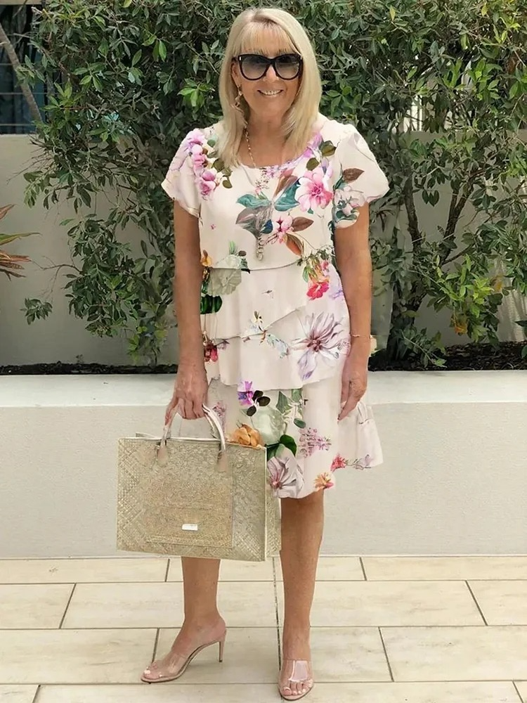 Emilie | Floral Lag-på-Lag Kjole l Vanero
