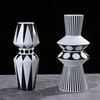 Keramisk Vase Med Geometrisk Design | Håndlavet Struktureret Silhuet Konstruktion | Indendørs Dekoration Til Blomster Og Udstillingsflader | Vanero