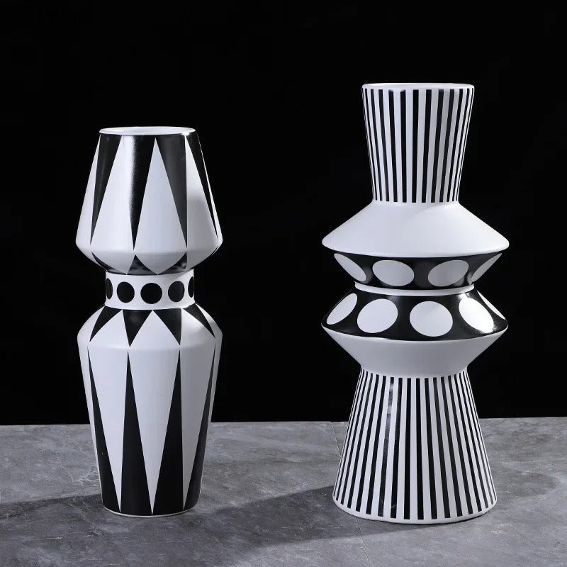 Keramisk Vase Med Geometrisk Design | Håndlavet Struktureret Silhuet Konstruktion | Indendørs Dekoration Til Blomster Og Udstillingsflader | Vanero