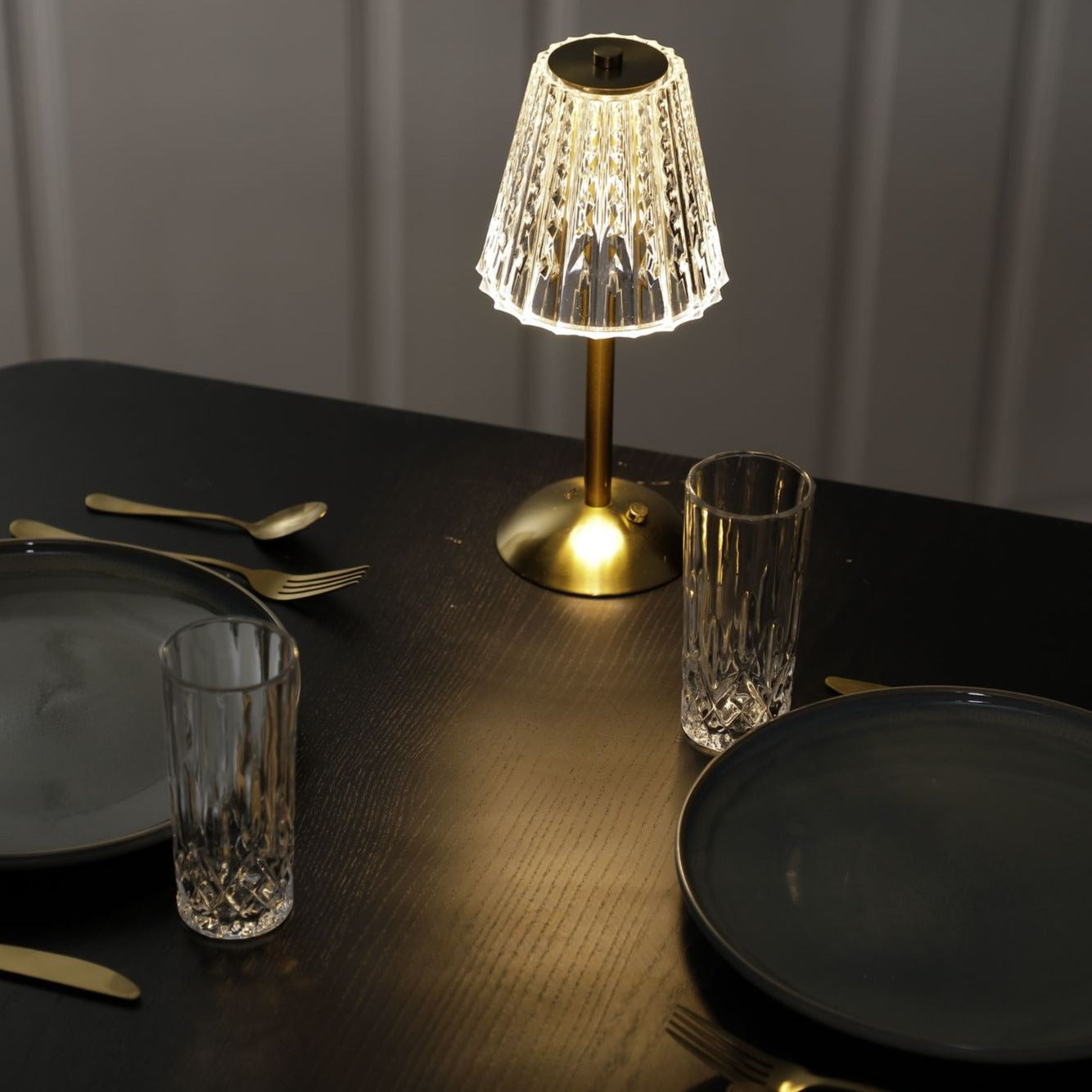 Trådløs LED Bordlampe Genopladelig | Touch Dæmpning I Metal Og Akryl Design | Indendørs Belysning Til Borde Hylder Og Skriveborde | Vanero
