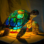 Bordlampe | Farvet Glasdyr Design | Dekorativ Accentbelysning | Vanero