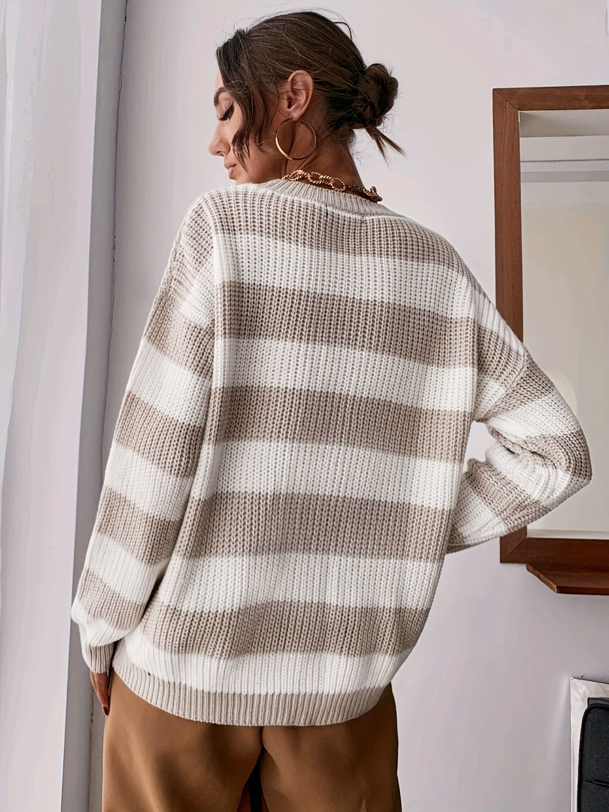 Oversized Strikjakke Til Dame | Brede Tofarvede Striber & Grov Strikstruktur | Rund Hals, Overskudte Skuldre & Lange Ærmer | Vanero