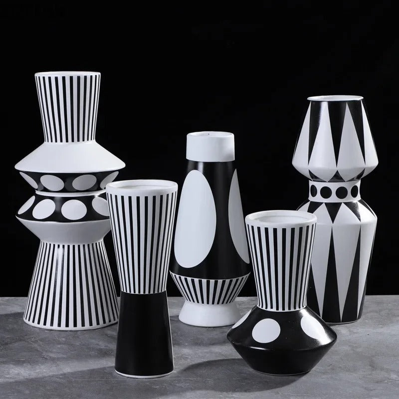 Keramisk Vase Med Geometrisk Design | Håndlavet Struktureret Silhuet Konstruktion | Indendørs Dekoration Til Blomster Og Udstillingsflader | Vanero