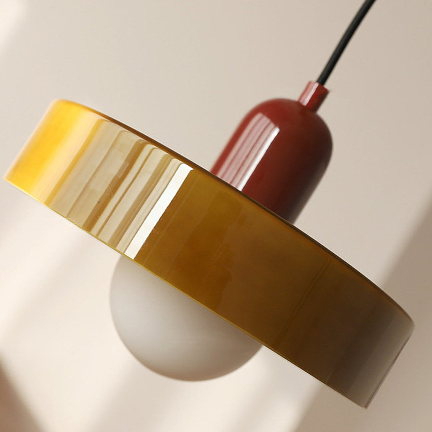 Bauhaus l Pendellampe af Farvet Glas l Vanero