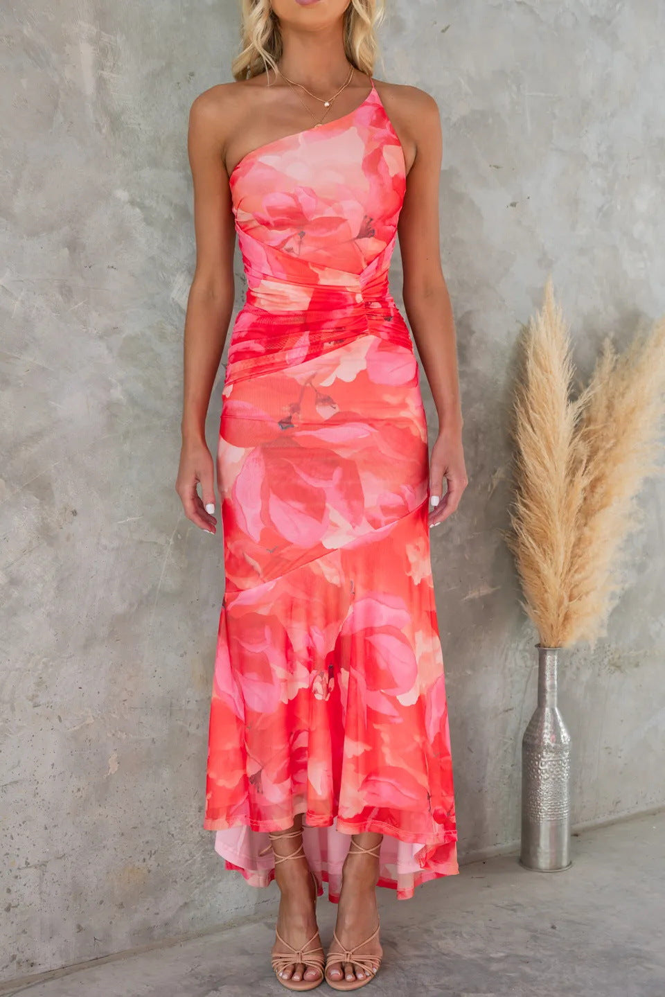 Asymmetrisk Kjole med One-Shoulder | Draperet Talje | Elegance & Raffinement l Vanero
