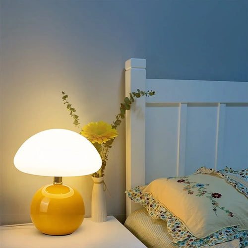 Champignon Bordlampe Med Justerbare LED Lysfarver | Bordlampe I Keramik Og PVC Til Indendørs Belysning | Vanero