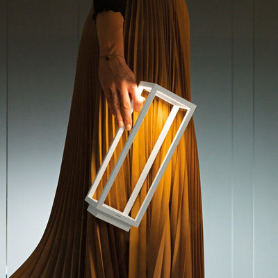 LumiSphere | Genopladelig Bordlampe med Vandafvisende Design Grå | Vanero