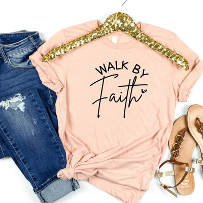 Leocadia l Walk By Faith Bogstavtryk T-Shirt l Vanero