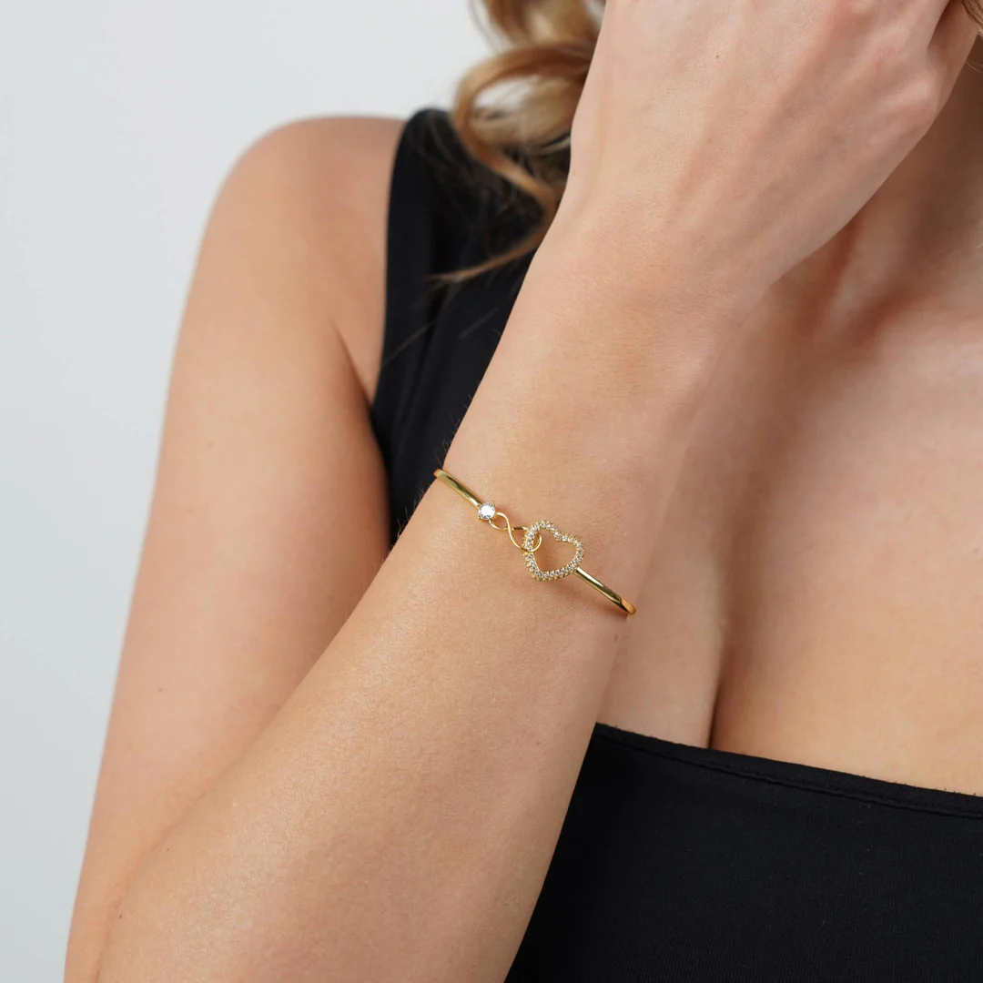 Armbånd med Hjertevedhæng | Justerbar Kæde | Elegant Symbolik l Vanero