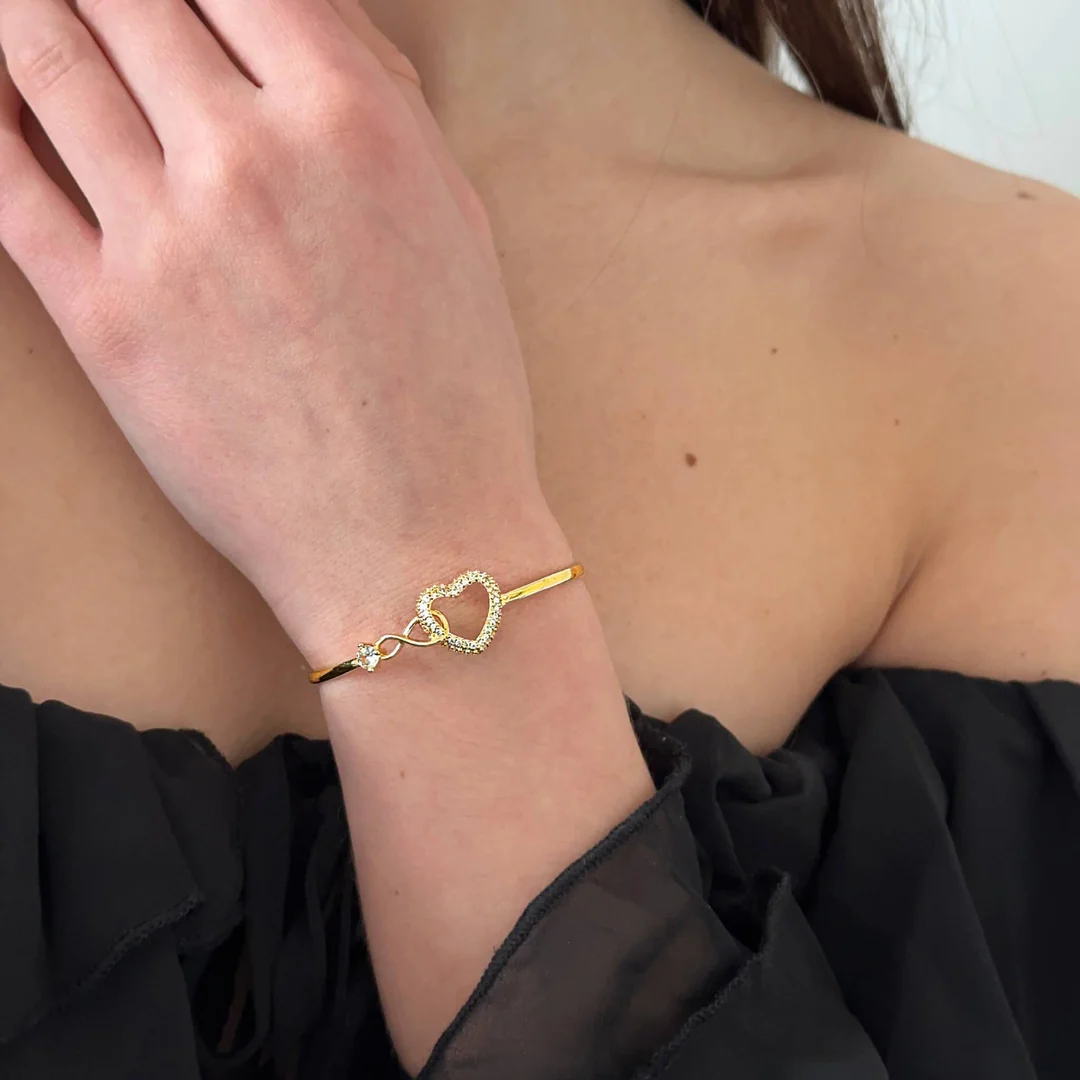 Armbånd med Hjertevedhæng | Justerbar Kæde | Elegant Symbolik l Vanero
