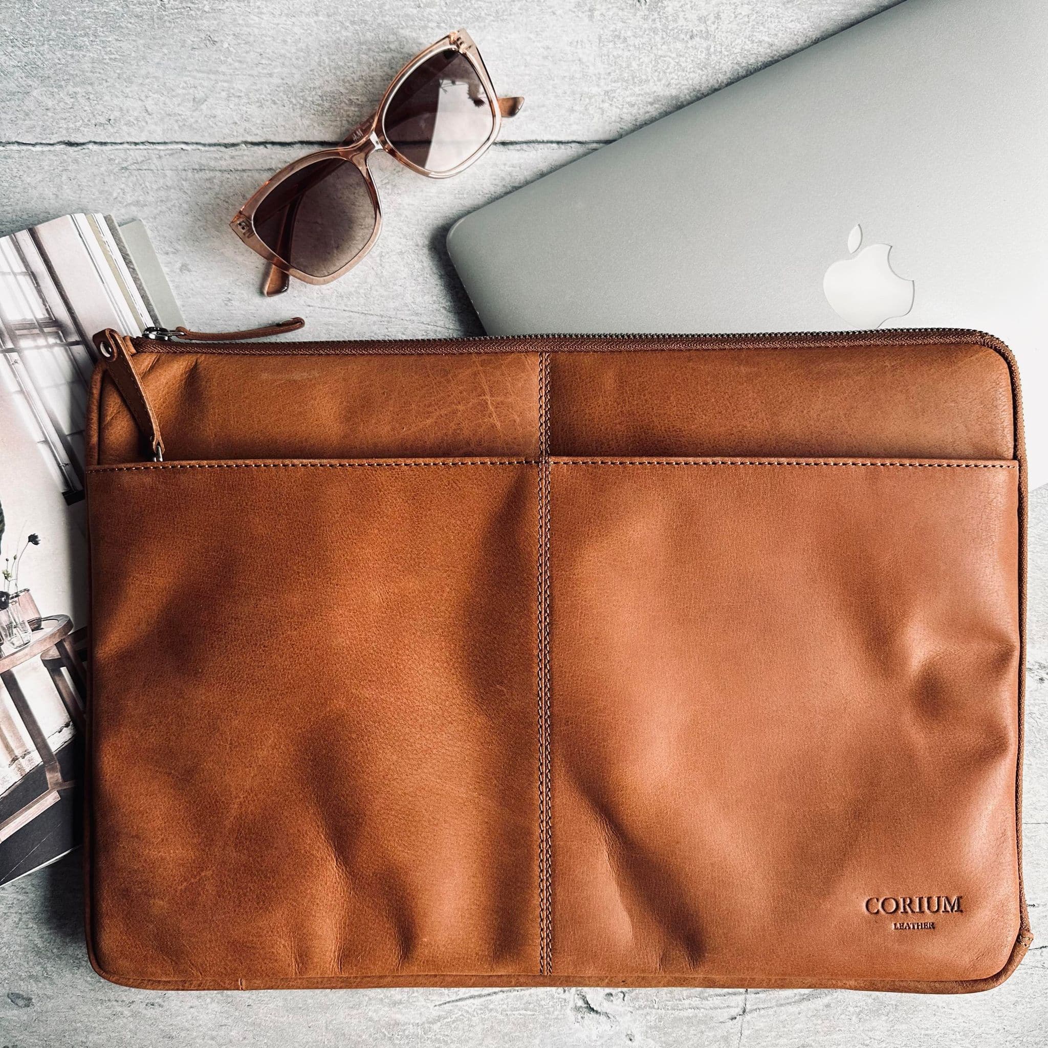 Laptop Sleeve Fuldnarvet Koskindslæder | Slim Fit Laptop Sleeve | Lynlåslukning & Daglig Laptopbeskyttelse | Vanero