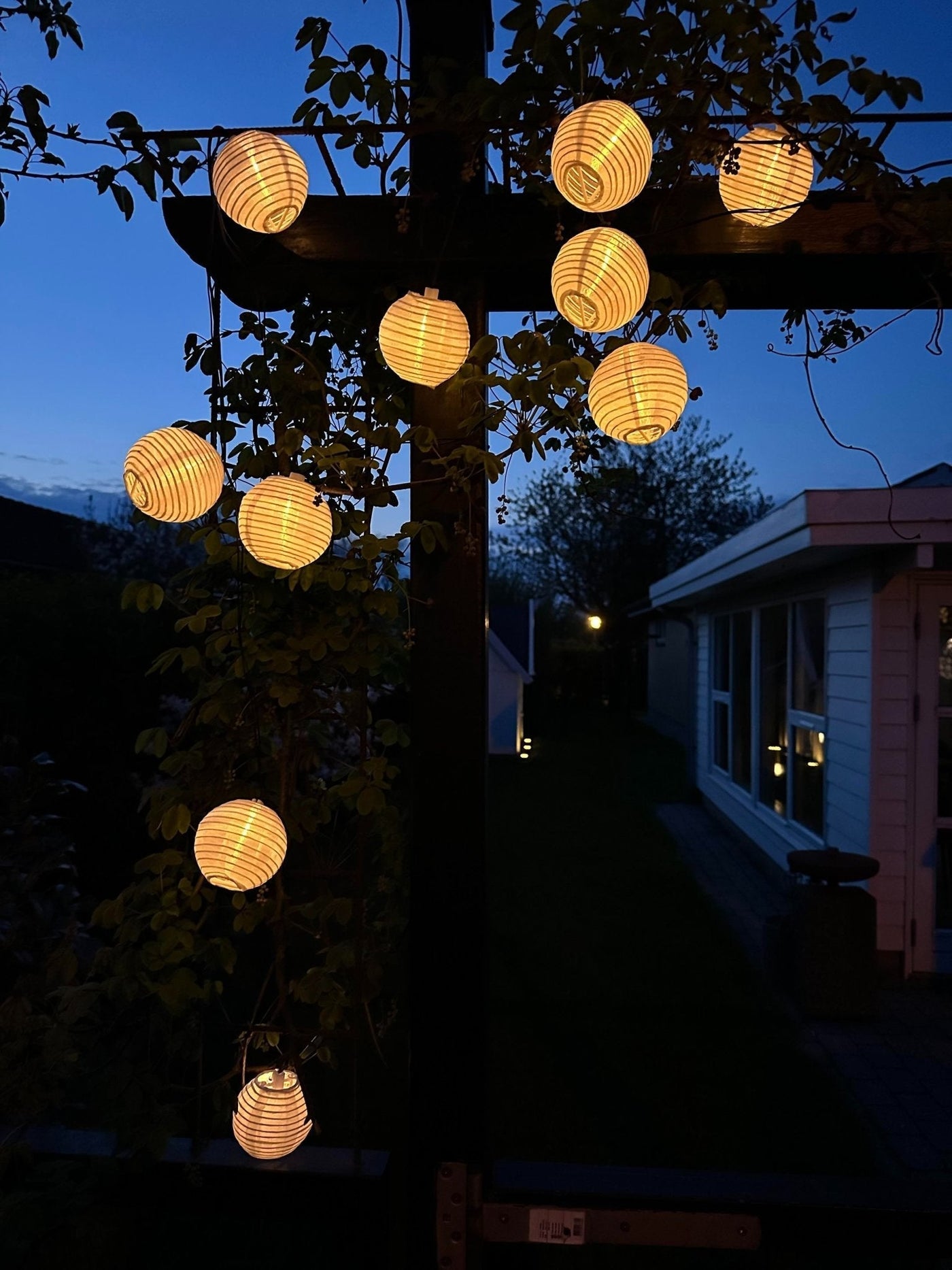 Led Solcelle Lyskæde | 10 Hvide Kugler | Vanero