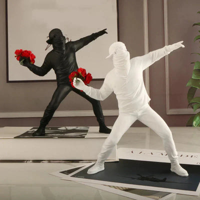 BloomThrower | Moderne Blomsterkaster Statue | Vanero