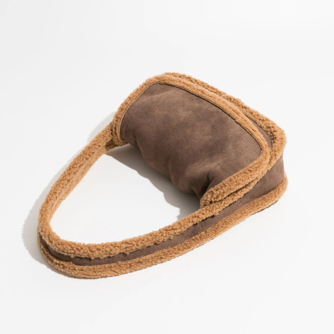 Baguette Taske med Teddy Detaljer | Blød Struktur | Trendy Design | Vanero